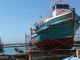 Nous prenons un jour de repos à Lamberts Bay, petit port sur la froide côte Atlantique d'Afrique du Sud.
Fait plaisir de voir un bateau de pêche en bois au calfatage !