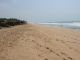 La plage est aussi longue que la mer est dangereuse pour la baignade. Je testerai pour vous cela plus tard, pour l'heure, rgler les problmes administratifs en priorit...