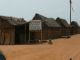 Direction Ouidah, à 45 kilomètres de là par la piste du bord de mer. Nous croisons la version locale de l'agence 