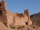 Architecture typique du sud de l'Atlas marocain, le ksar (un ksar, des ksours), village fortifié pour protéger les récoltes à l'époque des razzias inter-tribus, bien que fatigué par le temps tient néanmoins encore bien debout.